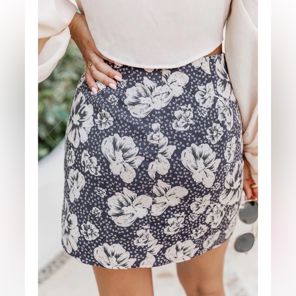 Navy & white floral skirt - Picture 3 of 7
